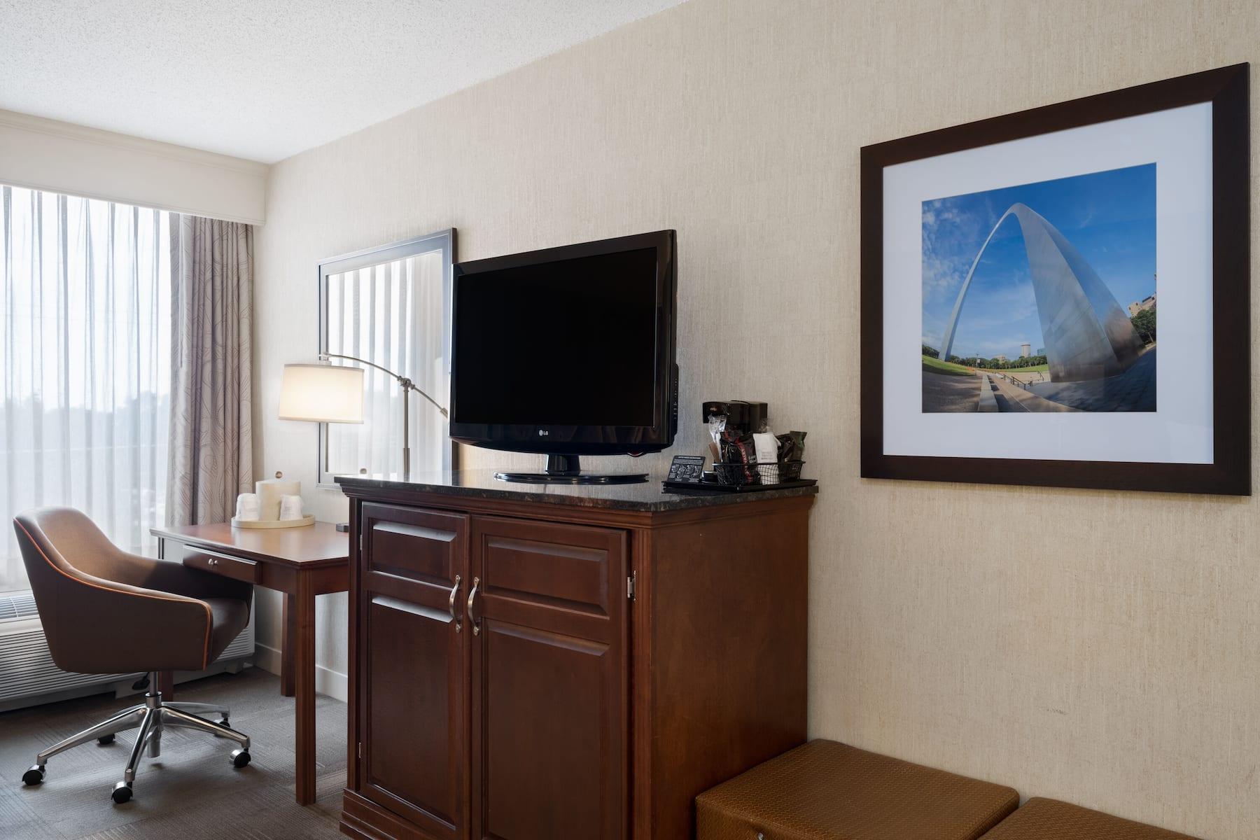 Wingate By Wyndham St Louis Airport Hotel Saint Ann Exterior photo