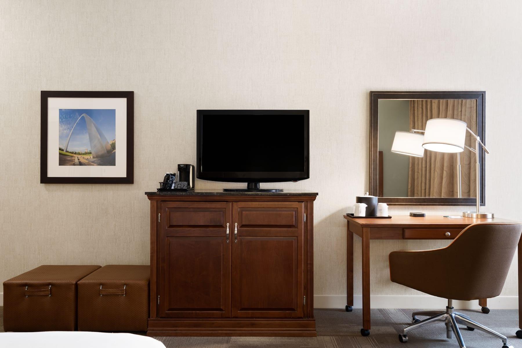 Wingate By Wyndham St Louis Airport Hotel Saint Ann Exterior photo